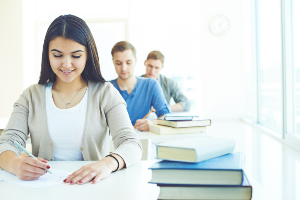 Which Online Assignment Helpers Website in Canada Is Good for Academic Assistance